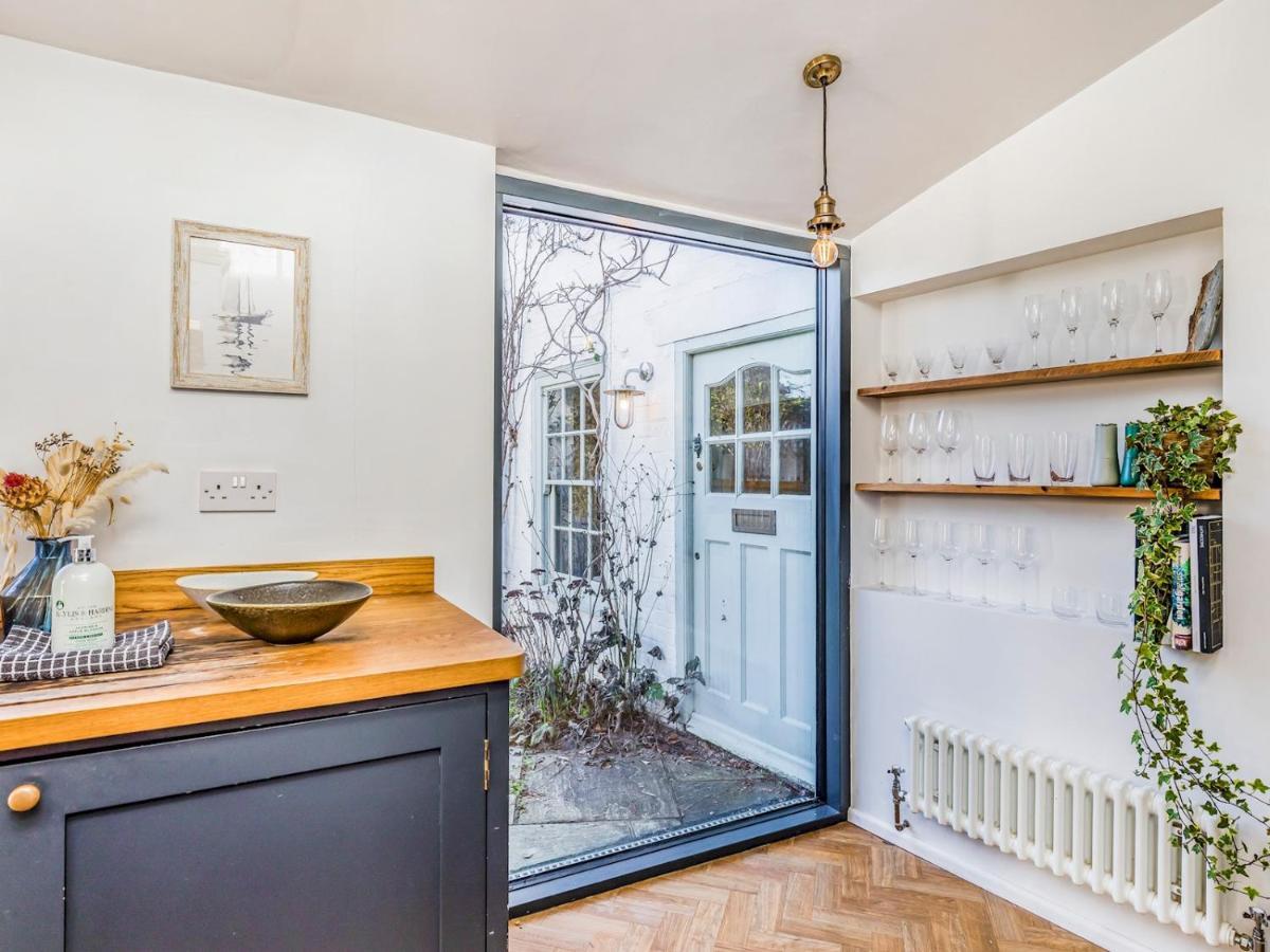Pass The Keys Charming Downland Cottage Chichester Exterior foto